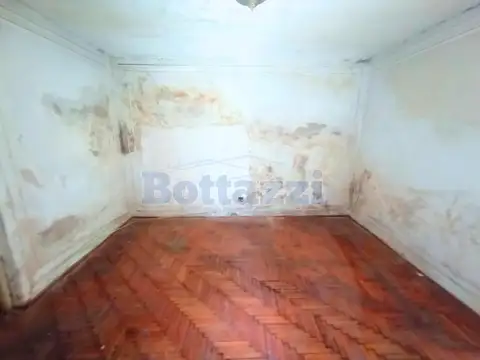 Casa en Temperley a refaccionar. A 300 metros de H. Yrigoyen