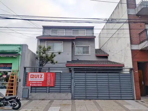 VENTA CASA 4 AMBIENTES EN VILLA ADELINA