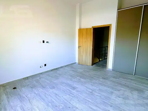 Depto Tipo Casa en Alquiler con 1 cocheras