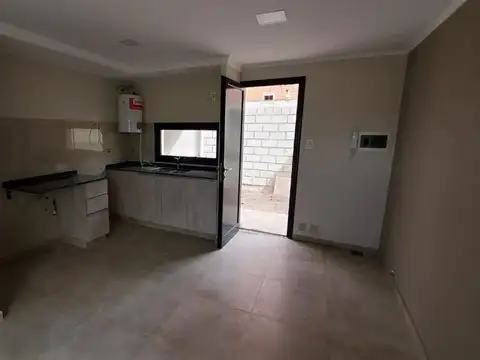 Depto Tipo Casa en Venta de 3 ambientes