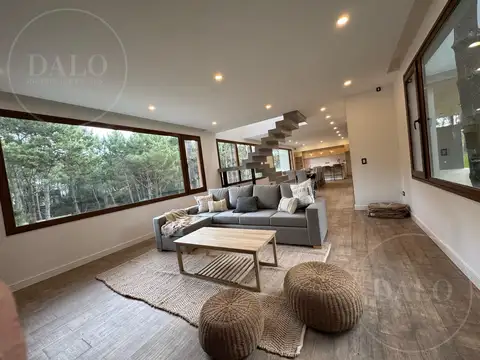 Casa 5 ambientes con 4 baños