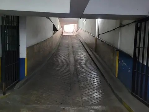 Ayacucho  al 1700. Cochera fija, seguridad 24 hs!