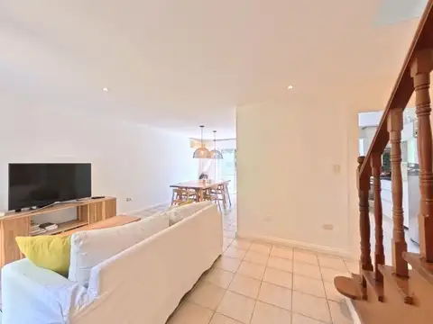 Depto Tipo Casa 4 ambientes con 3 baños