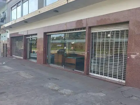 Excepcional local 600 m2. sobre Avenida