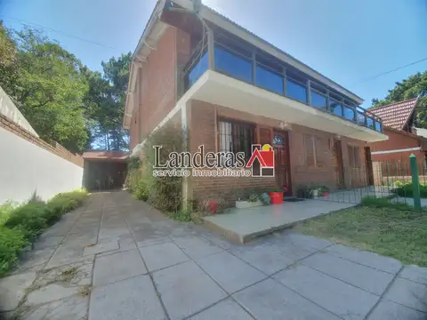 Casa en Venta con 2 cocheras