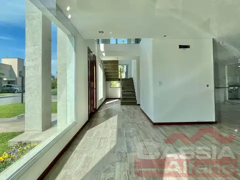 Casa 4 ambientes con 4 baños