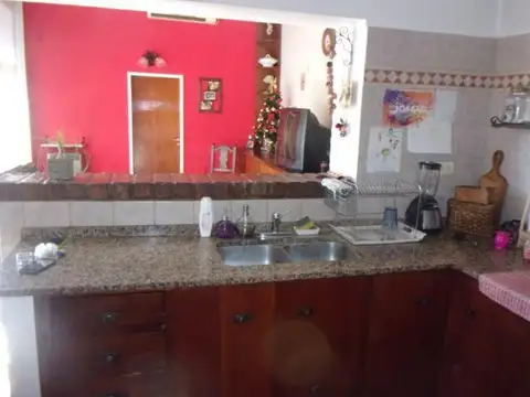 Casa 4 ambientes con 1 baño