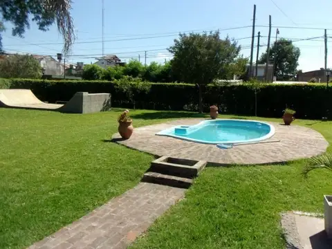 Casa en Venta con 2 cocheras