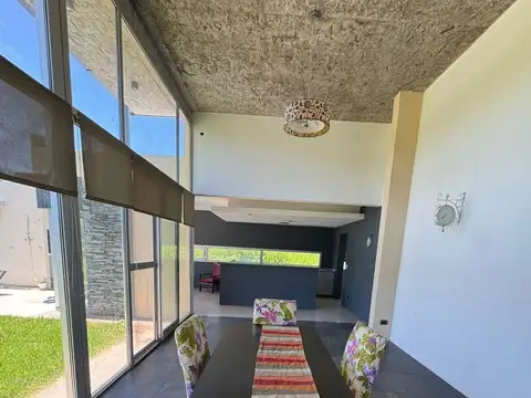 Quinta en Venta en Barrio El Cazador, USD 210.000