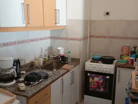 Chilavert. Depto. 2 amb. + depto. mono en 1º piso x escalera