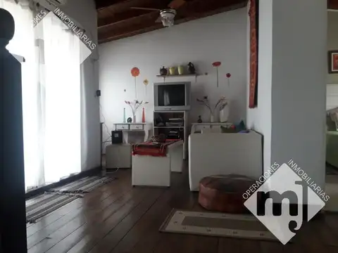 Depto Tipo Casa 3 ambientes con 2 baños