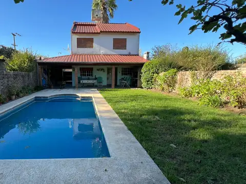 Casa en Venta con 2 cocheras