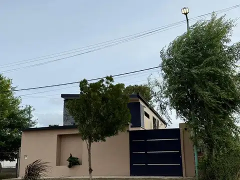 Casa 3 ambientes con 2 baños