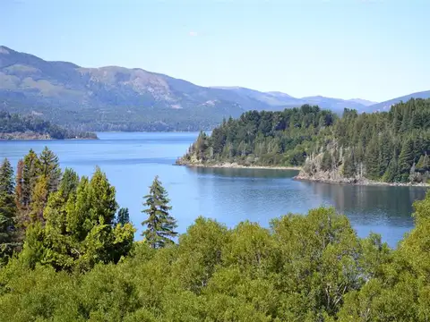 Casa 10 ambientes con 4 baños