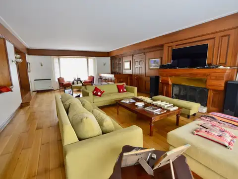 Casa en Venta con 6 cocheras