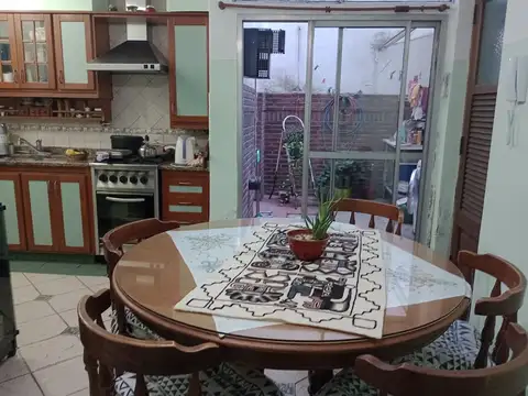 Muy bello ph en  P.B. edificio hermoso APTO PROF.