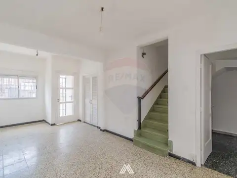 Casa en Alquiler con 1 cochera