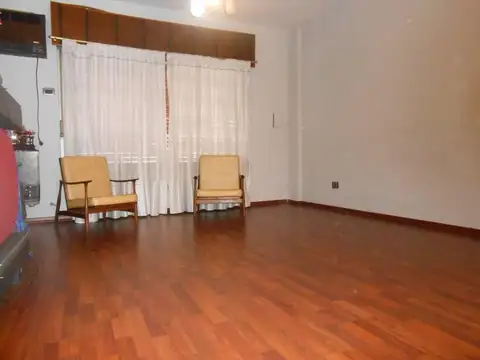 CASA 6 AMBIENTES EN VENTA RAMOS MEJIA - PERMUTA MENOR VALOR