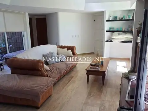 Casa 8 ambientes con 5 baños