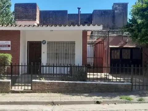 Casa en venta - 4 Dormitorios 2 Baños - Córdoba