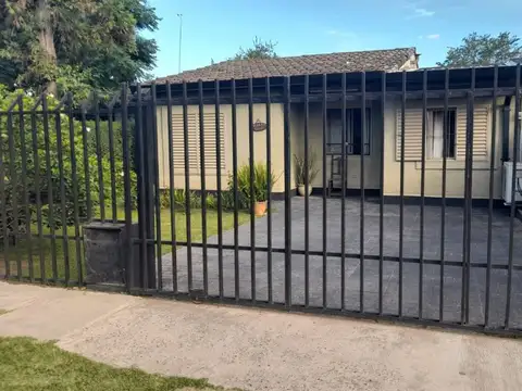 VENTA CASA 4 AMBIENTES MORENO