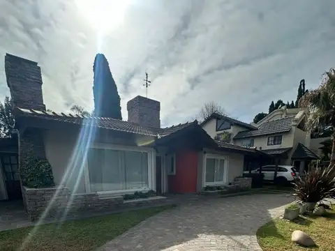 VENTA CASA 4 AMBIENTES CON PILETA - LAS LAJAS - ANTICIPO + CUOTAS