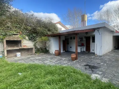 Casa 3 ambientes con 2 baños