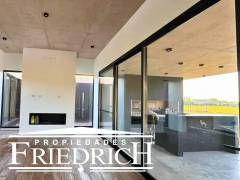 Casa 4 ambientes con 3 baños