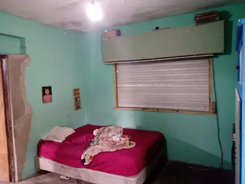 CASA CON DOS PLANTAS CON LOCAL DE CARNICERIA EN BERAZATEGUI U$S 65.700