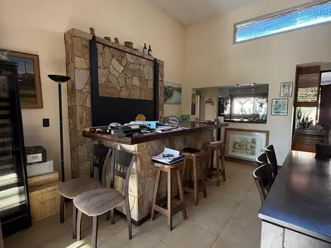 Casa 5 ambientes con 2 baños