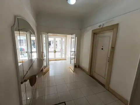 Depto Tipo Casa en Alquiler en Parque Centenario, USD 350