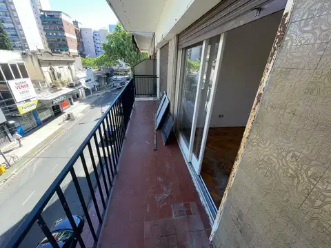 OPORTUNIDAD - VENTA  CON RENTA - 4 AMBIENTES A METROS DE AV. MAIPÚ