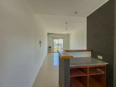 Dpto 2 ambientes pasante en 7° piso con balcones y DVH – Calle 16 e/ 38 y 39