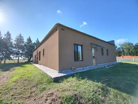 Excelente casa en venta en Club de Campo Aguas Dulces en Villa Elisa