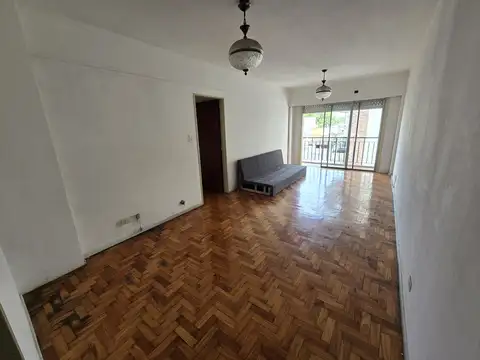 Semi-Piso 4 amb. Av. 25 de Mayo.