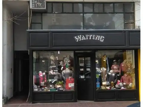 Local con Vivienda de 6 amb al fondo