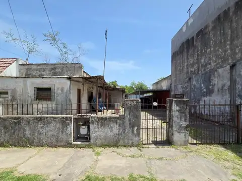 VENTA CASA 3AMB A RECICLAR. LOTE 345M2 HURLINGHAM