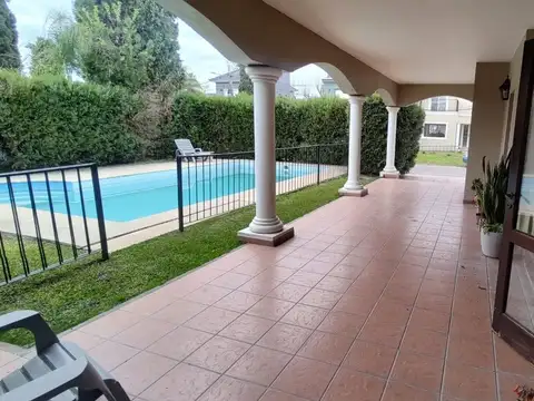Casa en Venta con 3 cocheras