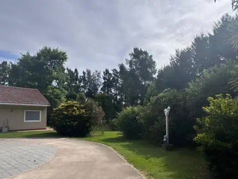 Casa en Venta con 2 cocheras