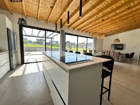 Casa 3 ambientes con 2 baños