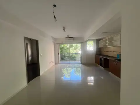 2 AMBIENTES CON BALCON AL FRENTE , COCINA INTEGRADA , TOILETTE Y BAÑO COMPLETO