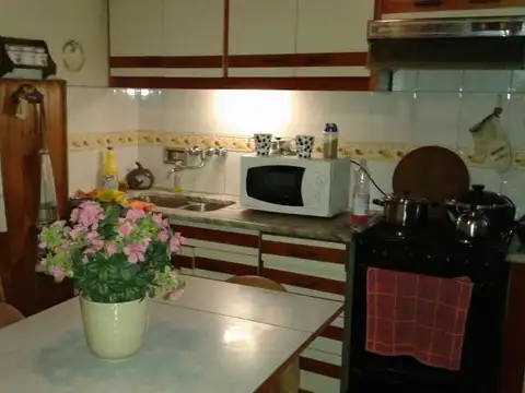 Terrero nº 1164 e/ J.V Gonzalez y Uruguay