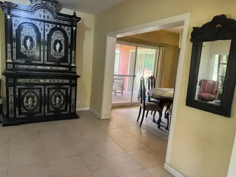 Casa en Venta con 3 cocheras