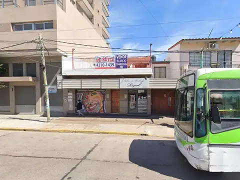 Yrigoyen al 2000, pleno cruce varela