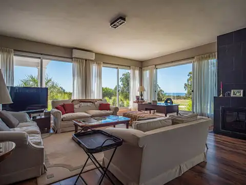 Casa en venta de 4 suites en Las Garzas 200