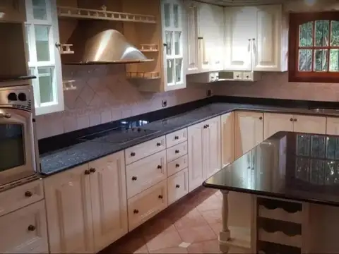 Casa en venta - 2 Dormitorios 2 Baños 1 Cochera - 432Mts2 - Quilmes