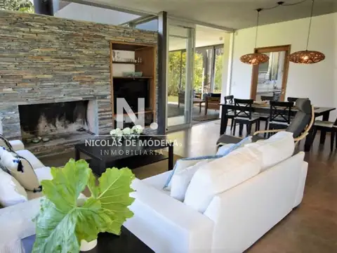 Casa 5 ambientes con 4 baños