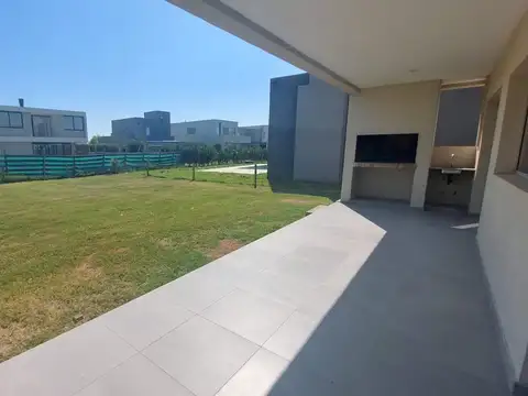 Casa en Alquiler en Puertos Del Lago, Araucarias, Escobar - 5 Ambientes