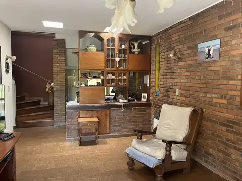 Casa en Venta en Rafael Calzada, USD 190.000