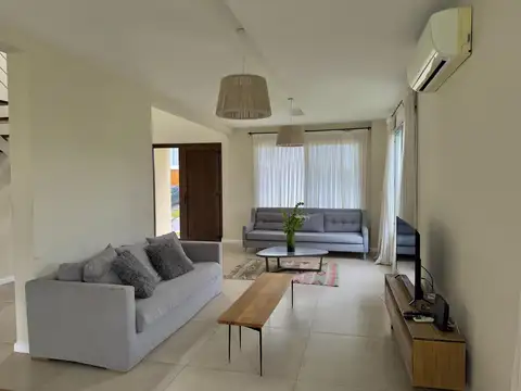 Casa en Alquiler al Oeste